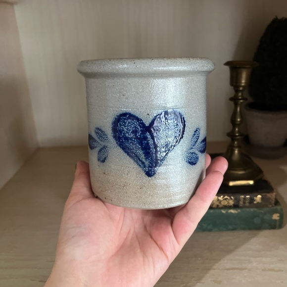 Vintage 1989 Rowe Pottery Works Heart Small Crock! - Picture 2 of 4